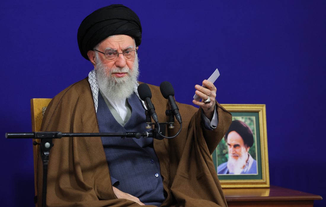 دعوی بزرگ ایران اسلامی مقابله با نظم ناعادلانه و تحکّم نظام سلطه در جهان کنونی، و روی آوردن به نظام عادلانه‌ی ملّی و بین‌المللی اسلامی است