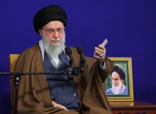 دعوی بزرگ ایران اسلامی مقابله با نظم ناعادلانه و تحکّم نظام سلطه در جهان کنونی، و روی آوردن به نظام عادلانه‌ی ملّی و بین‌المللی اسلامی است