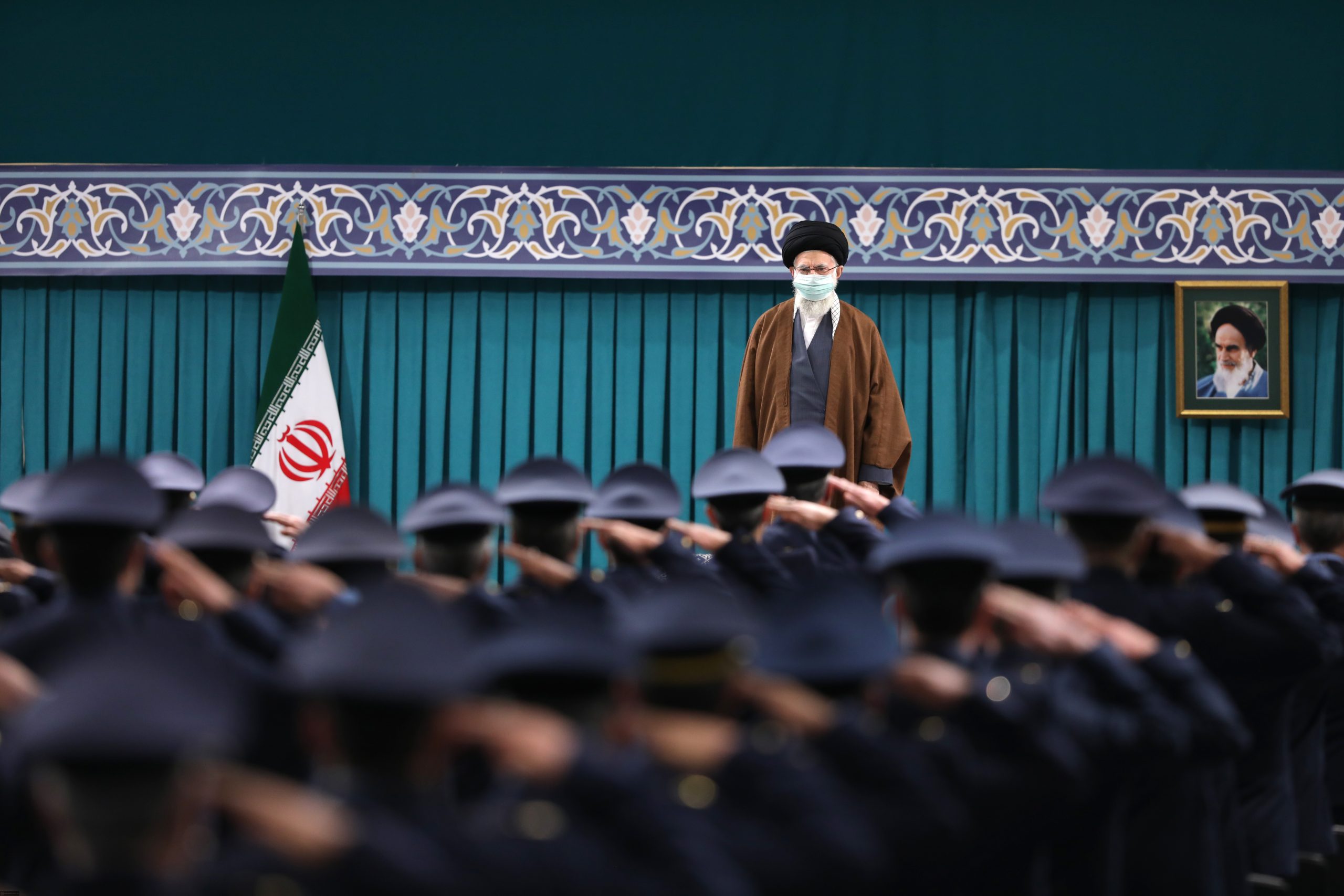 سیاست قطعی رسانههای معاند اسلام و ایران تحریف واقعیتها با بکار بستن دروغهای حرفهای است؛ در مقابل این تهاجم رسانهای، جهاد تبیین یک فریضه قطعی و فوری است