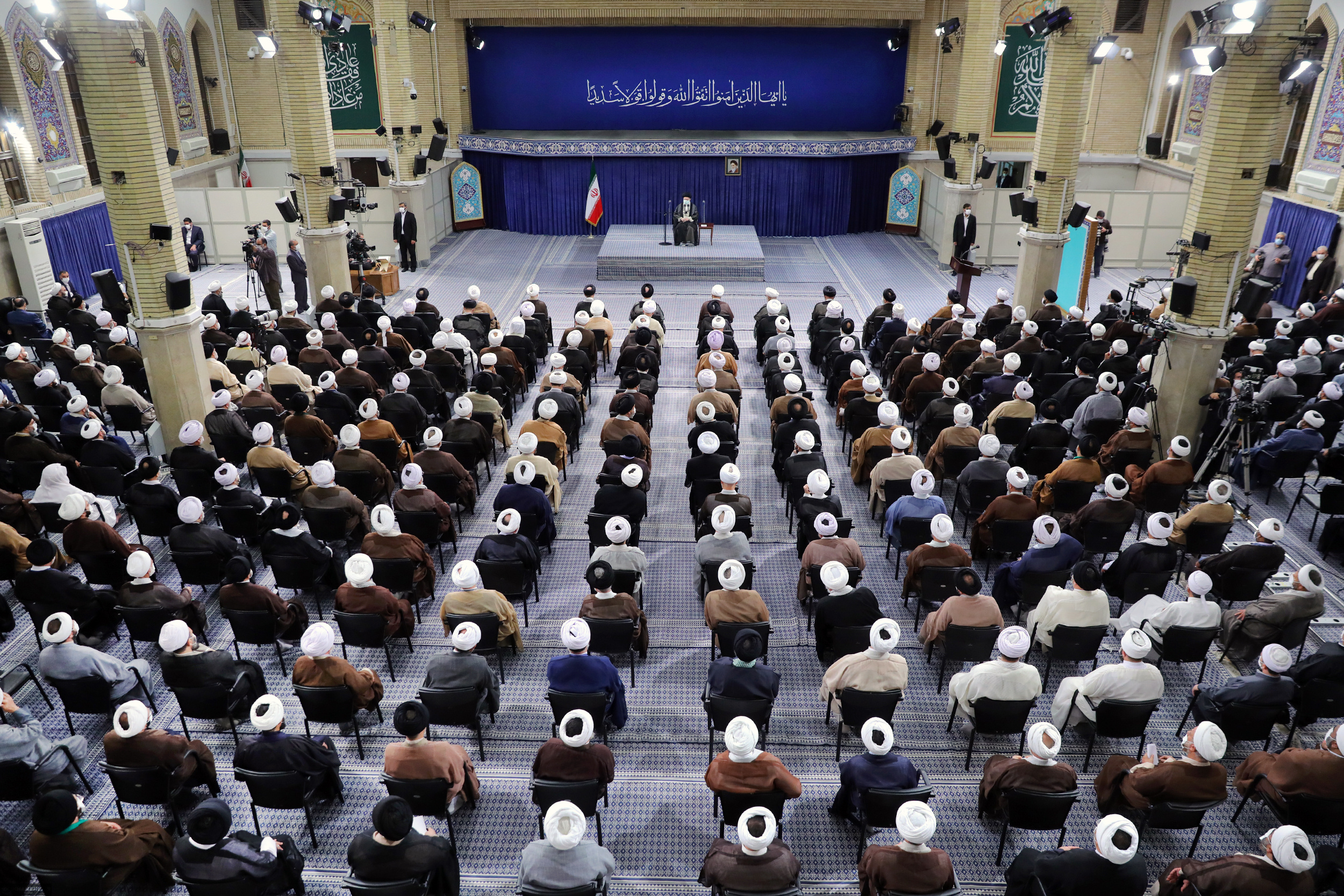 حقیقتِ قدرت‌های غربی، مافیایی است که در رأسش صهیونیست‌ها و تجّار برجسته‌ی یهودی‌اند