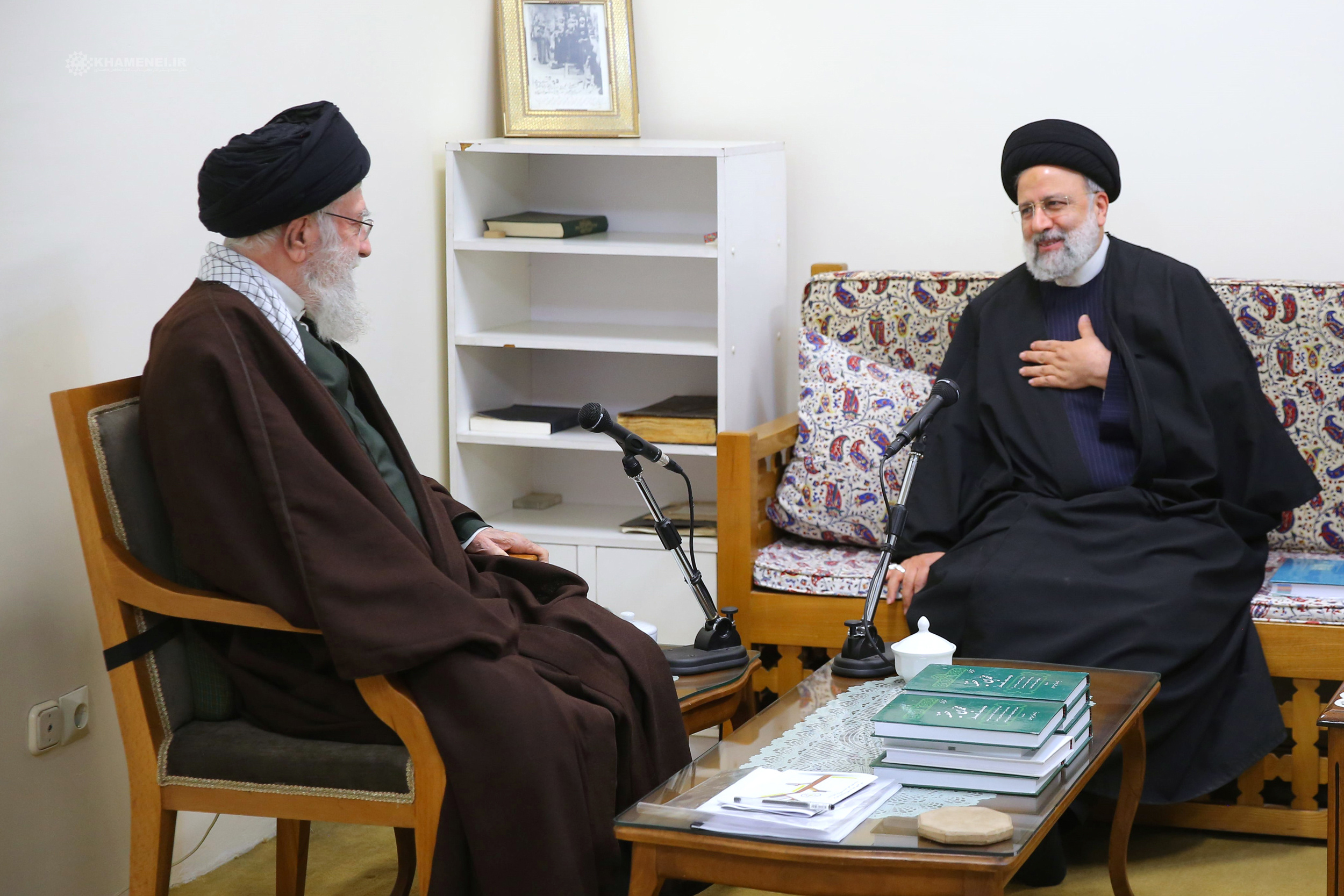 پیام تسلیت رهبر انقلاب اسلامی و اعلام پنج روز عزای عمومی در پی درگذشت شهادتگونه رئیسجمهور و همراهان