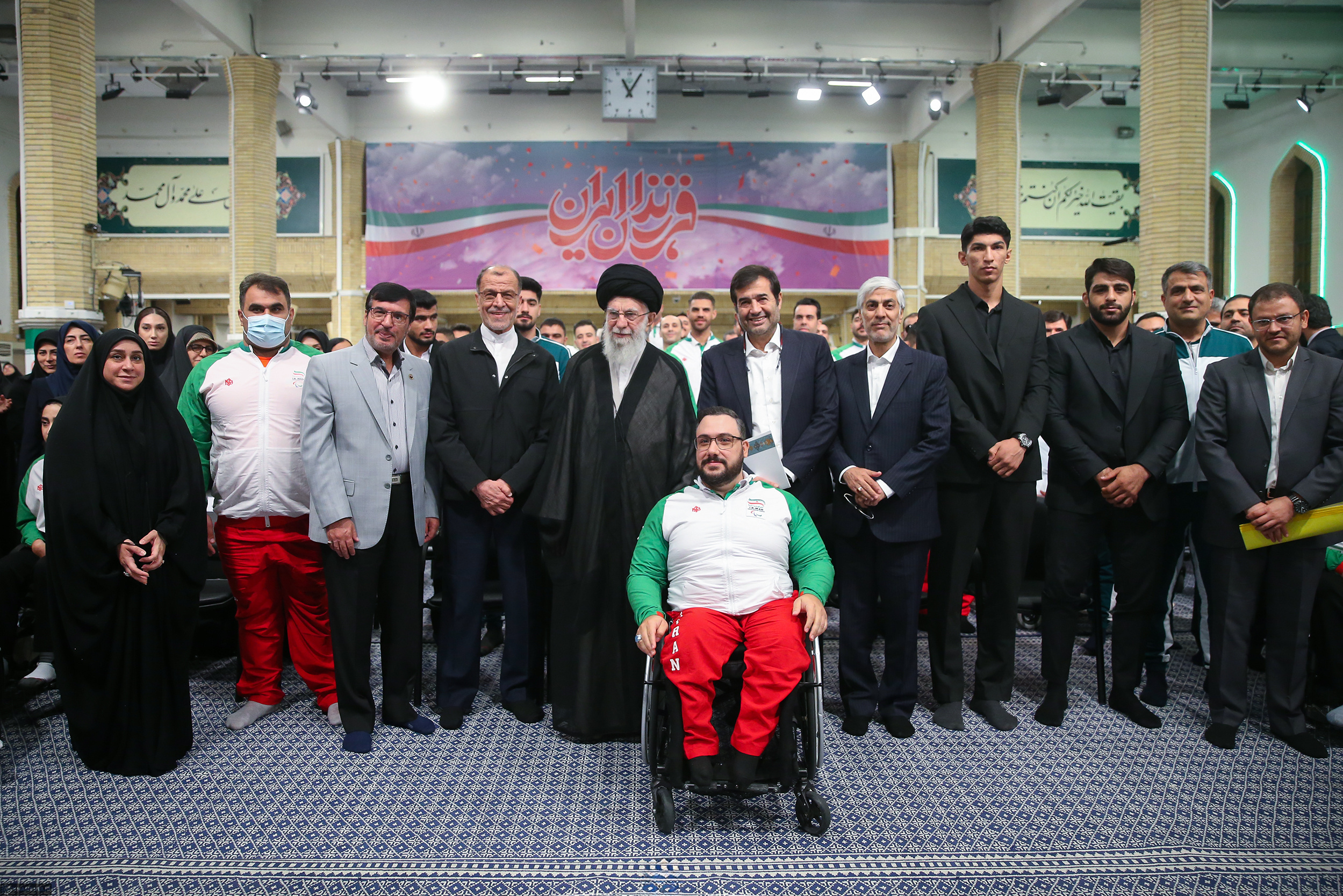 اینکه دختر عزیز ما مدال خودش را اهدا می‌کند به بچّه‌های غزّه یا فلسطین، این در دنیا خیلی پُرمعنا است