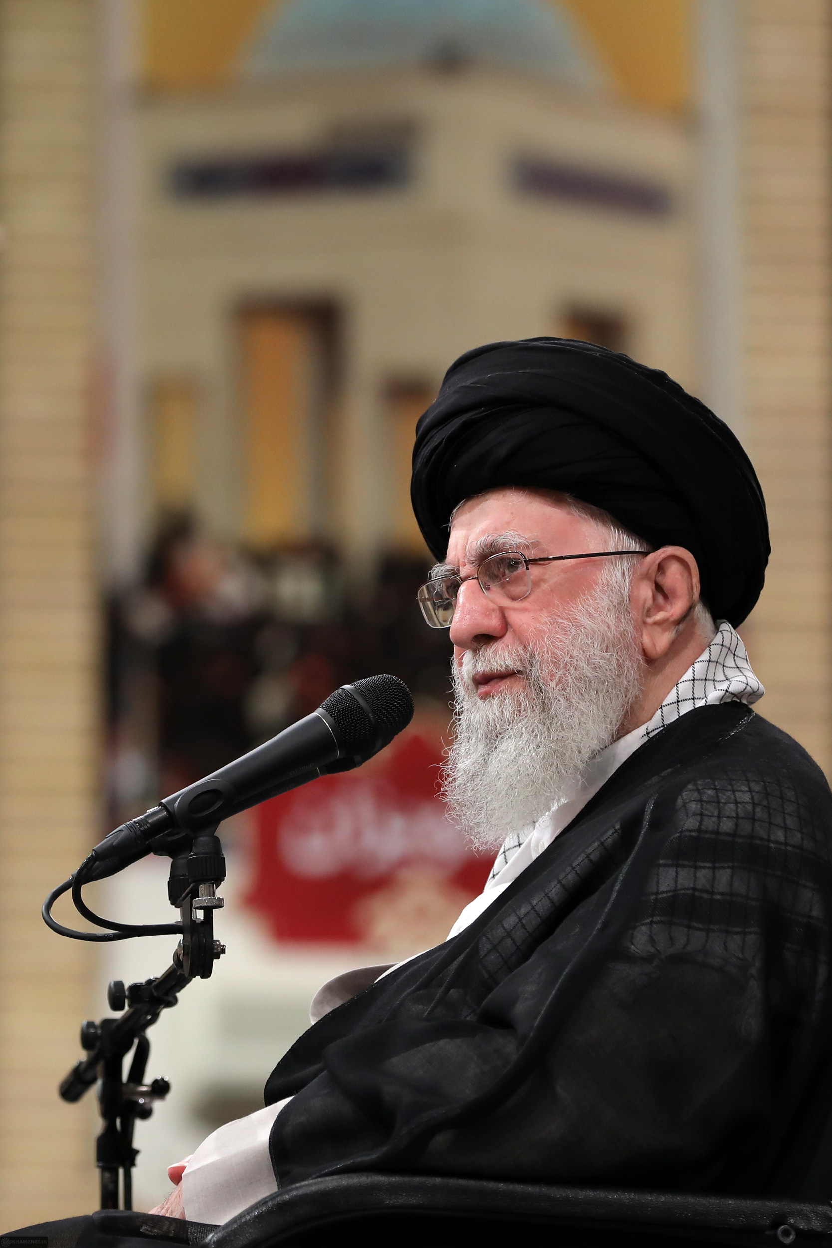 فلسطین، به وسیله‌ی خبیث‌ترین کفّار عالم غصب شده؛ حکم قطعی شرعی و بر همه واجب است فلسطین را به مسلمانها، به صاحبان اصلی‌اش برگردانند