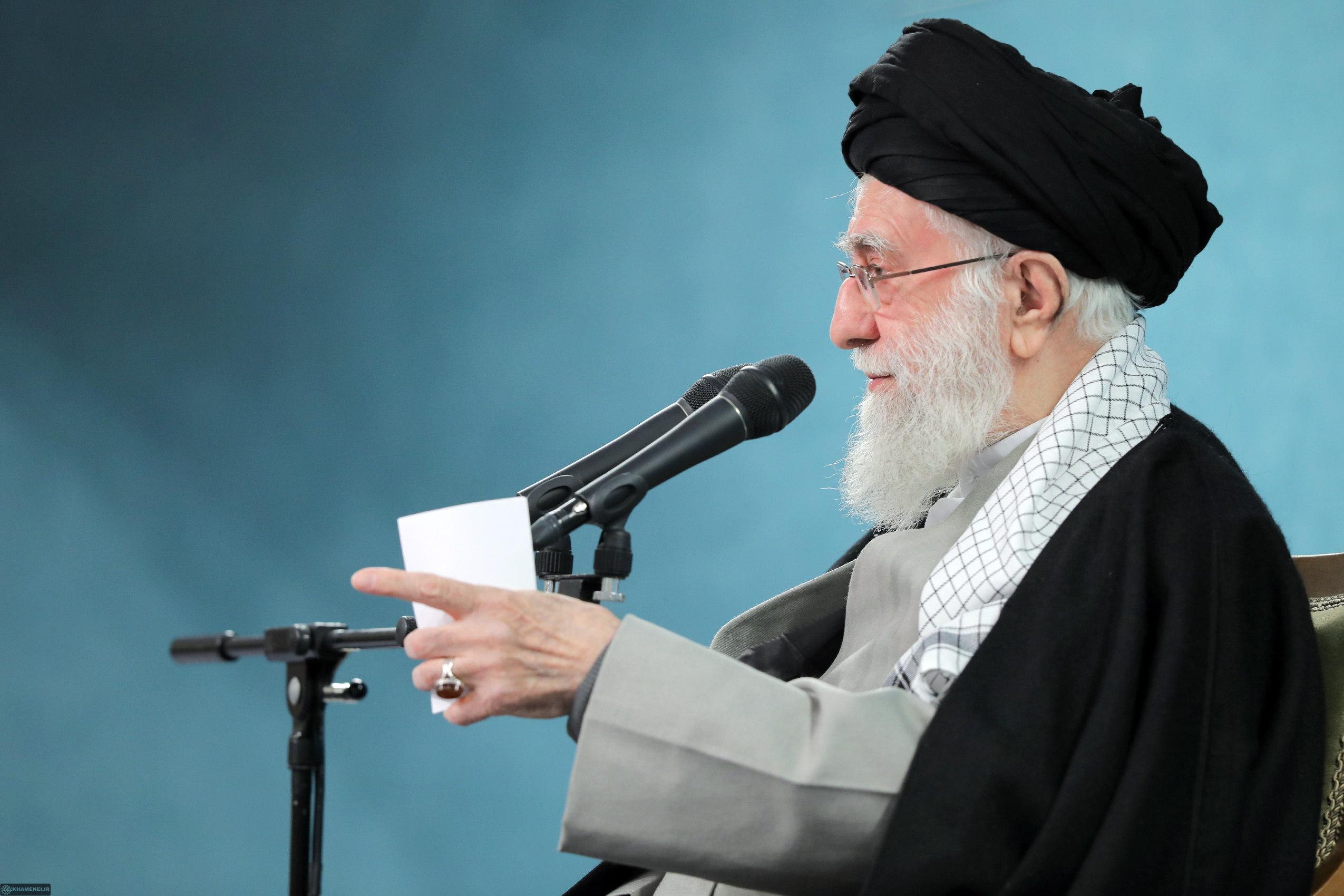 معیارهای دوگانه در غرب، ادّعای دروغین حقوق بشر و آزادی اطّلاعات، حقیقتاً مفتضحکنندهی تمدّن غربی است